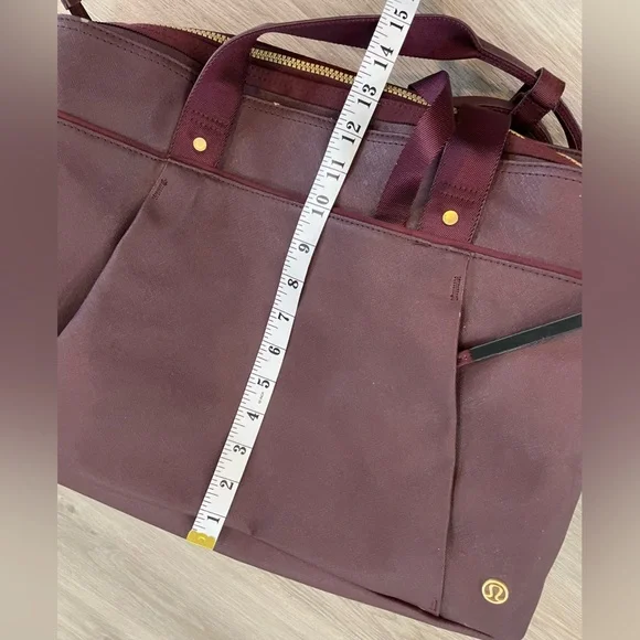 LULULEMON Wine Burgundy Duffle Gym Tote Bag. - Picture 12 of 15